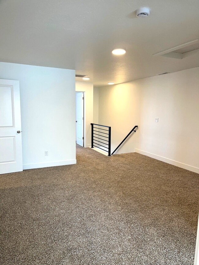 Building Photo - 1185 S 200 E