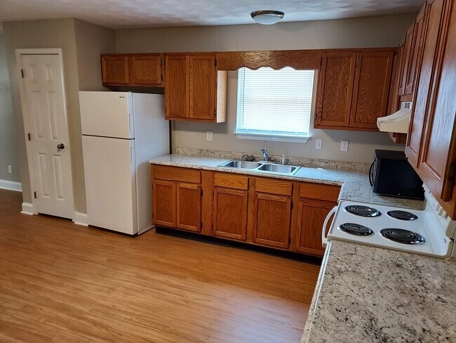 Building Photo - 120-122 Scotch Ct