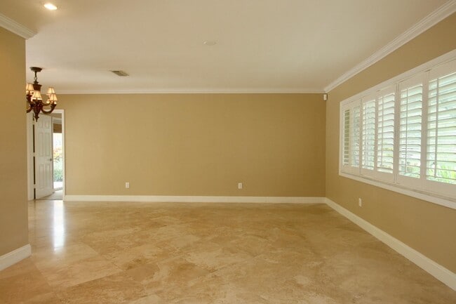 Building Photo - 839 Malaga Dr