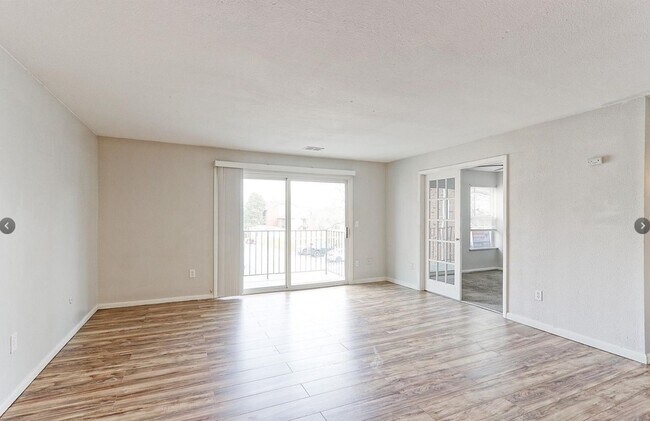 Building Photo - Well maintained Condo Westminster