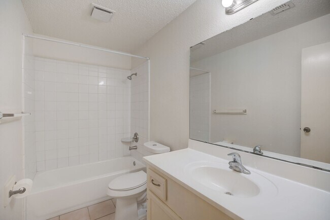 Building Photo - 12718 Panay Dr