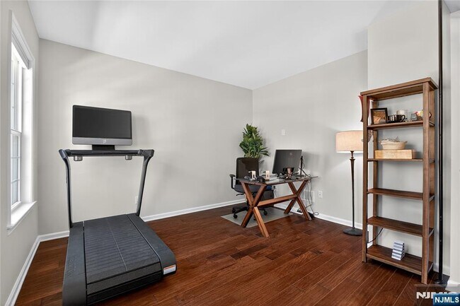 Building Photo - 117 Truman Dr