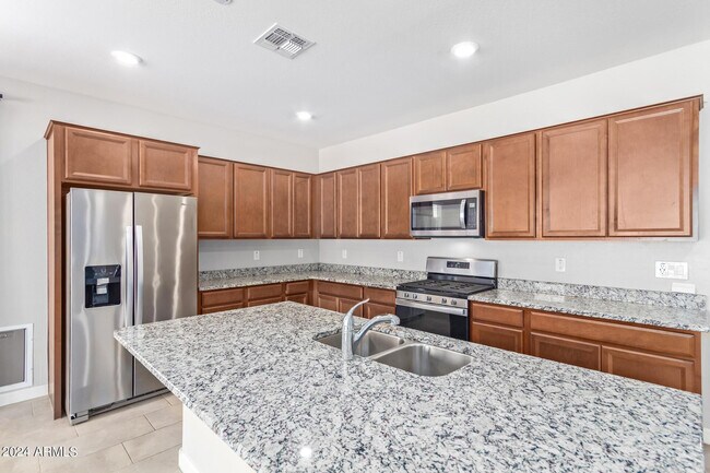 Building Photo - 9746 E Tumbleweed Ave