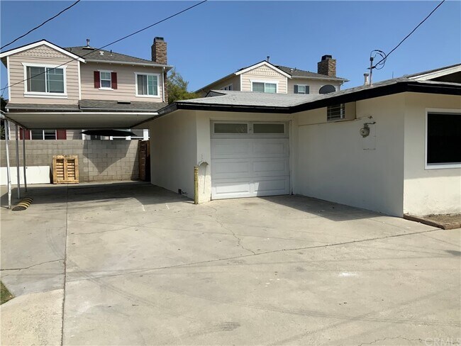 Building Photo - 9633 Cedar St