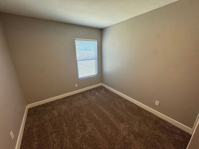 Building Photo - 768 E Stottler Pl
