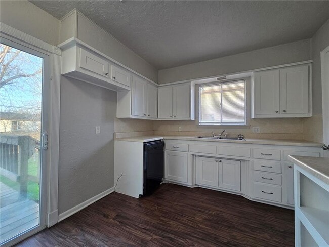 Building Photo - 1917 Treat Dr