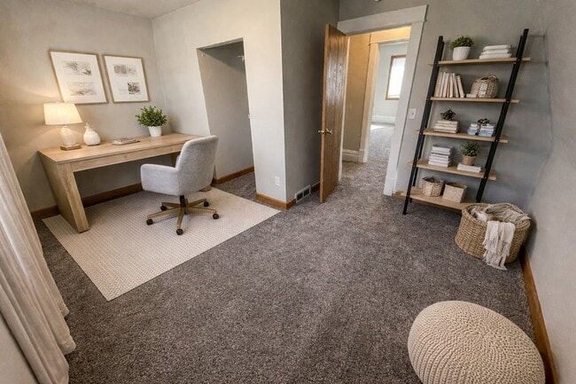 Building Photo - 1705 11th Ave N