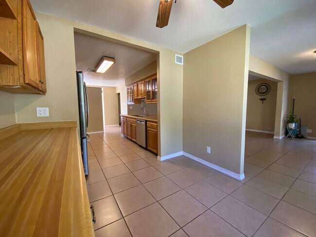 Building Photo - 783 De Leon Dr