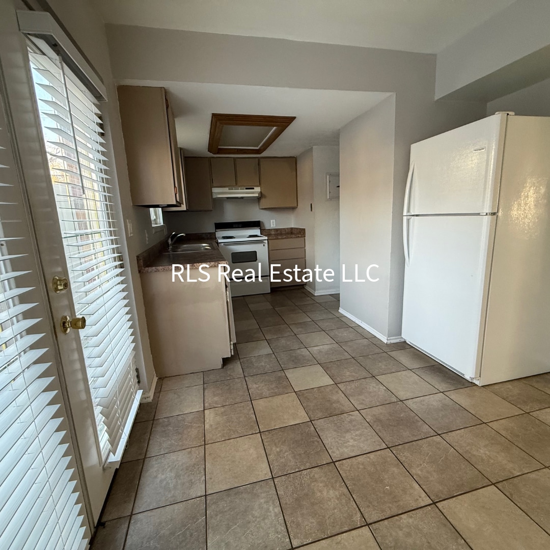 Building Photo - 1495 E 8600 S