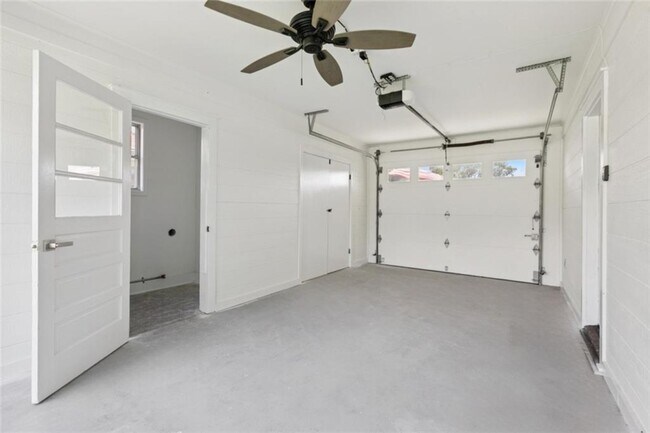 Building Photo - Kent Avenue