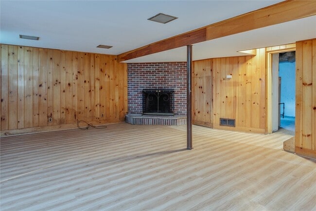 Building Photo - 425 Highland Ave