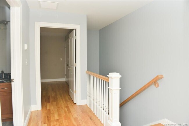 Building Photo - 17 Brookview Cir