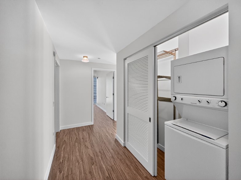 Building Photo - 167 N Desplaines St