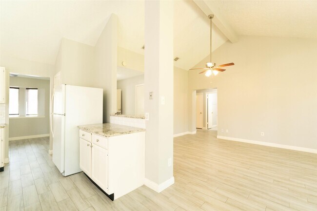 Building Photo - 9122 Benwick St