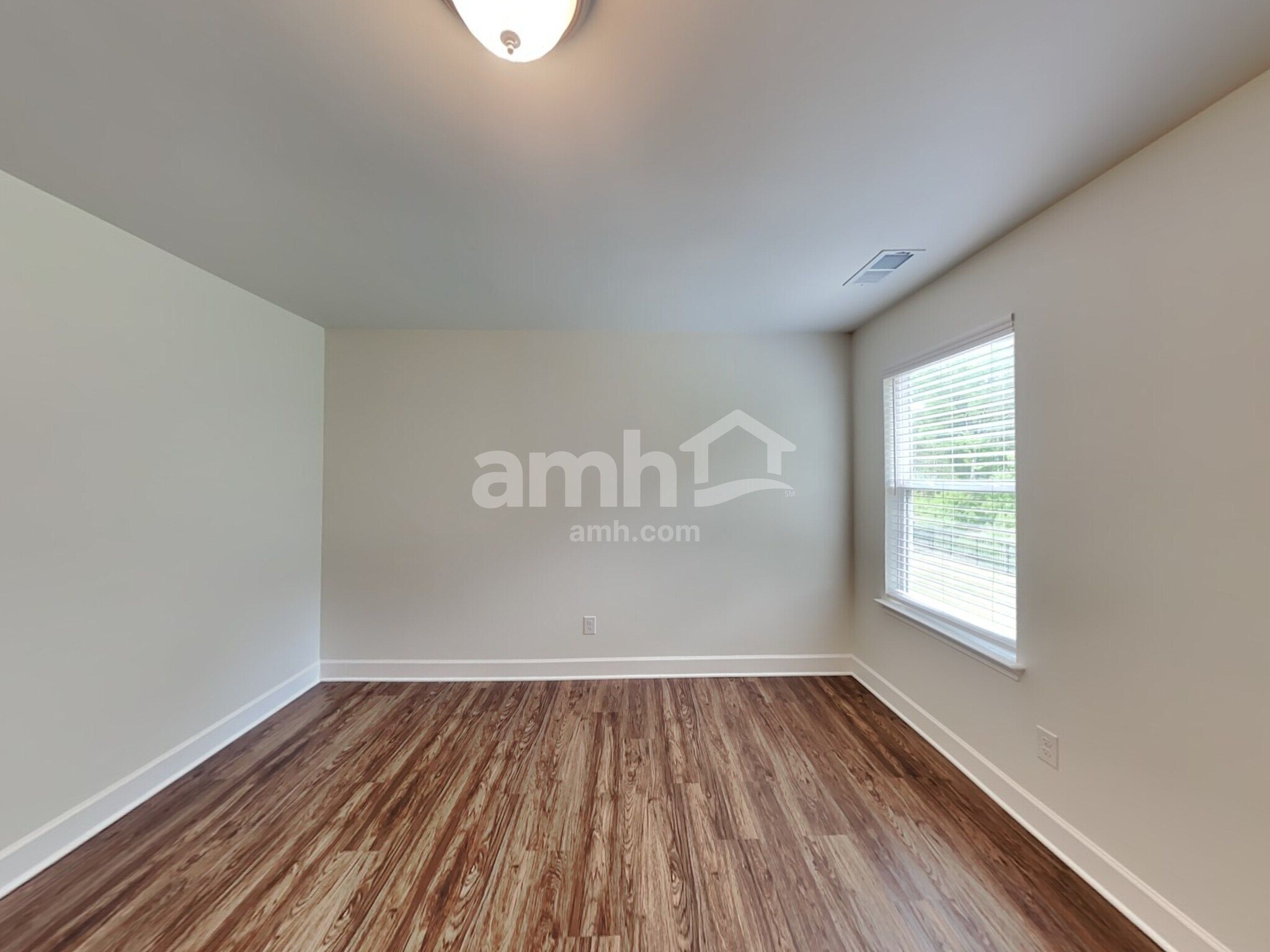 Building Photo - 5822 Zurich Rd