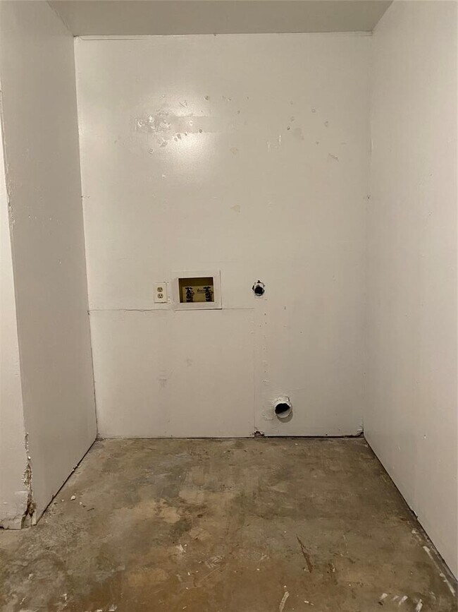 Building Photo - 9511 Aberdeen Way