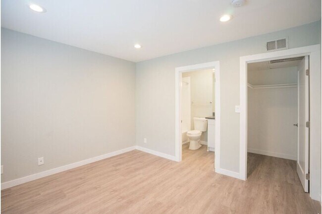 Building Photo - 3426 1st St