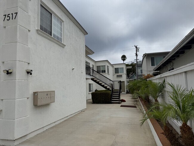 Building Photo - Luxury Spacious 2BD Apartment Home! AC! Wa...