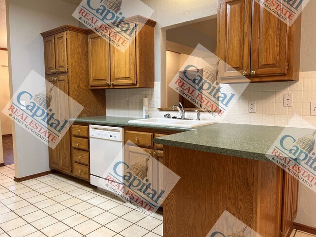 Building Photo - Beautiful 3 Bedroom W/ Move In Special