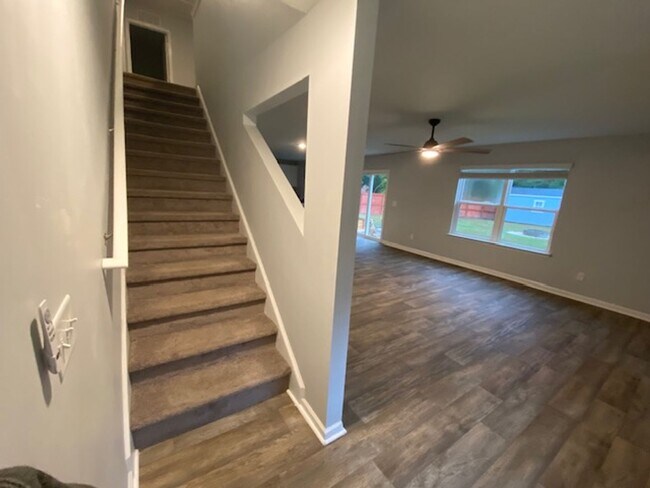 Building Photo - Welcome to a move-in ready haven!!!