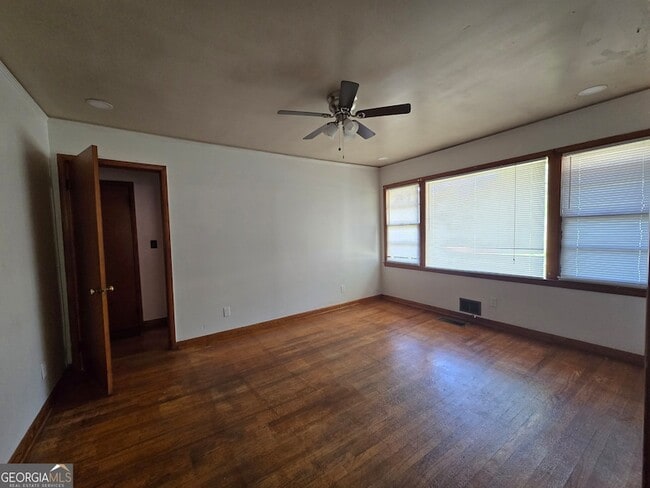 Building Photo - 677 Shellnut Dr