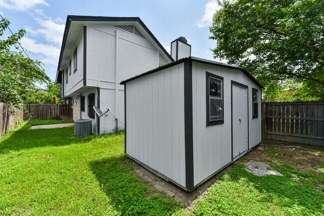 Building Photo - Charming 3-Bedroom Home in Heritage Home