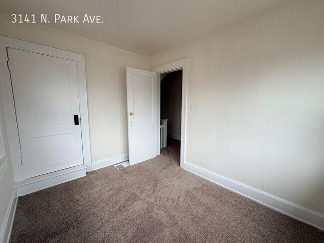 Building Photo - 3141 N Park Ave