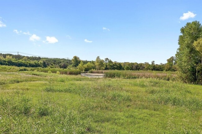 Building Photo - 2305 Bettylou Ln