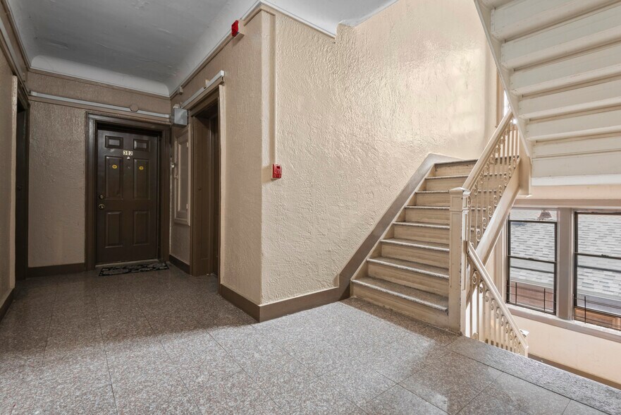 Building Photo - 118 Corbin Ave