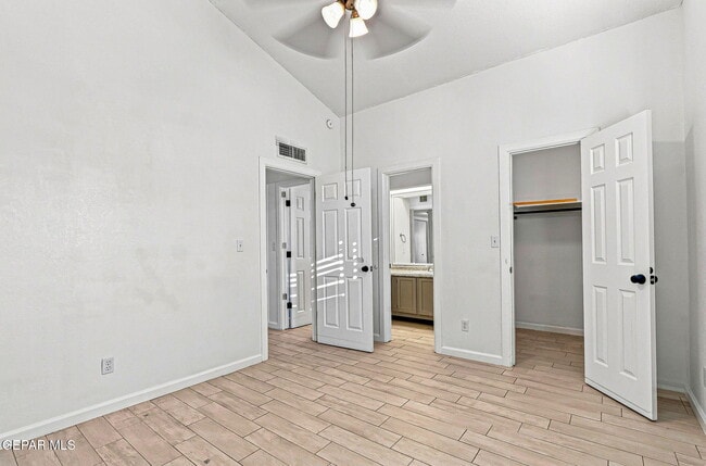 Building Photo - 204 Cutlass Dr