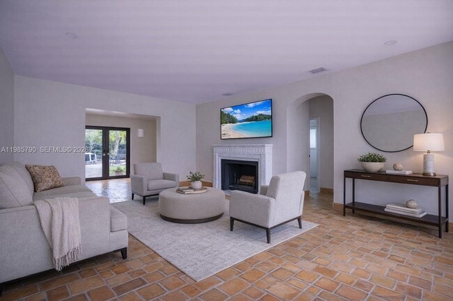 Building Photo - 375 De Soto Dr