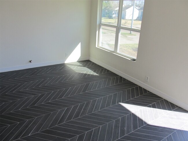 Building Photo - 1213 Trimm Ave