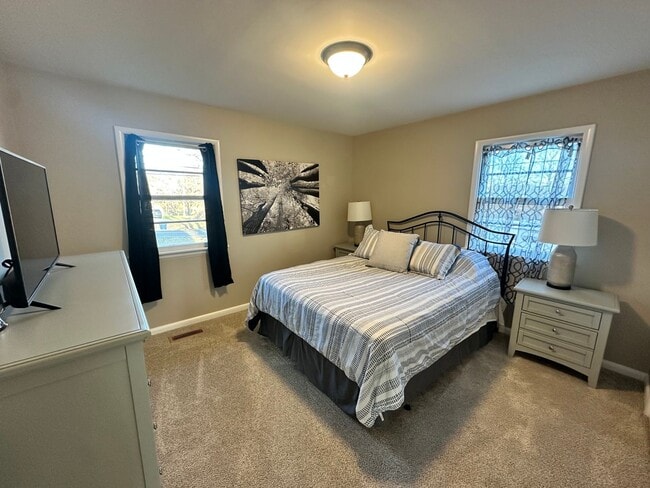 Building Photo - Fully Furnished House in Benton City Limits