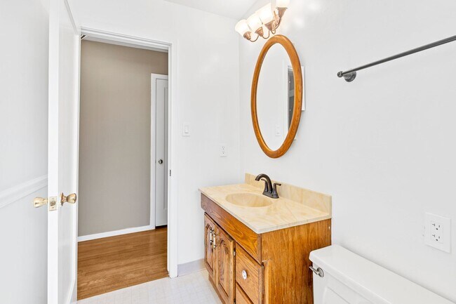 Building Photo - Charming Single-Level 3 Bedroom, 2 Bath Home