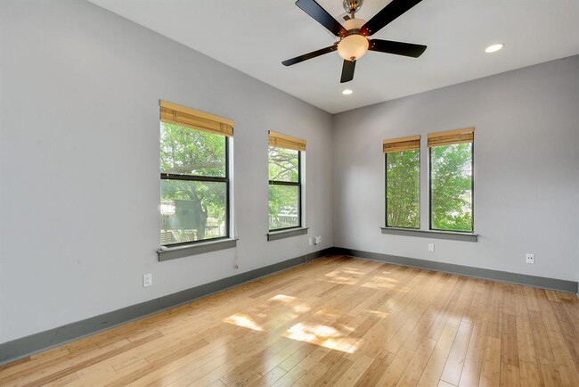 Building Photo - 1203 E 2nd St