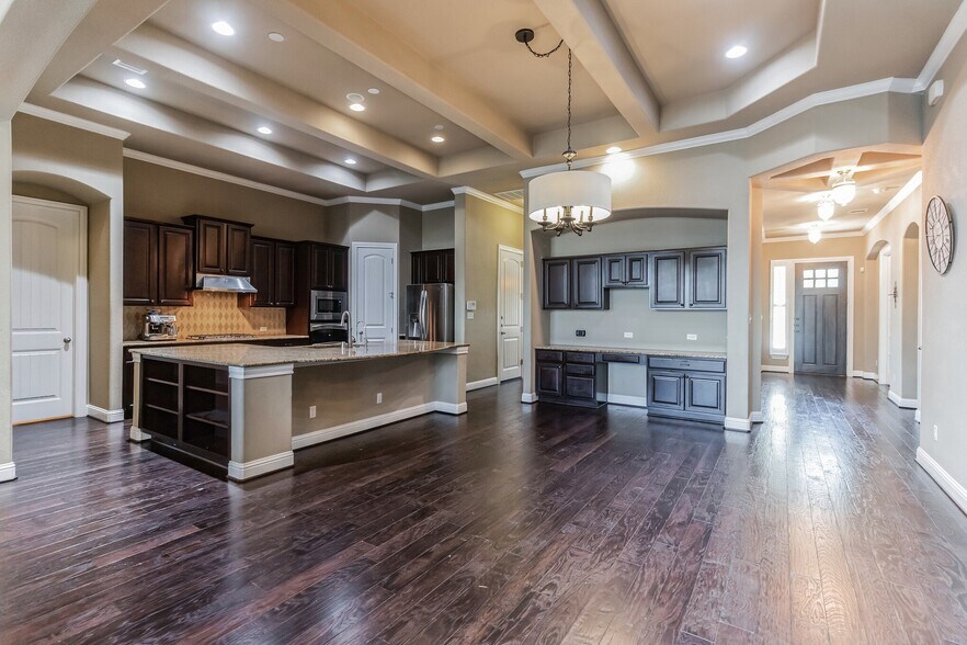 Building Photo - 5900 Lipan Apache Bnd