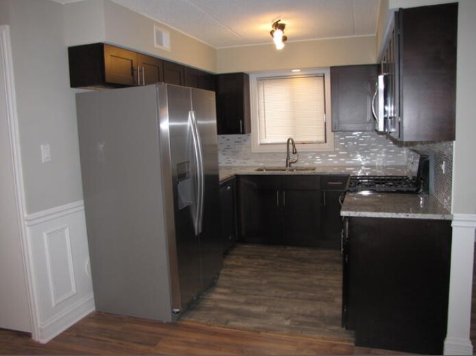 Building Photo - 10702 S Depot St