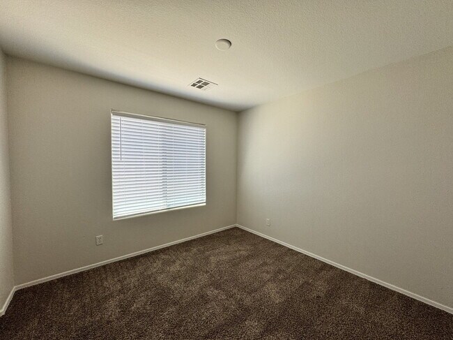 Building Photo - 46067 W Sheridan Rd