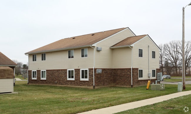 Building Photo - Brookwood Commons