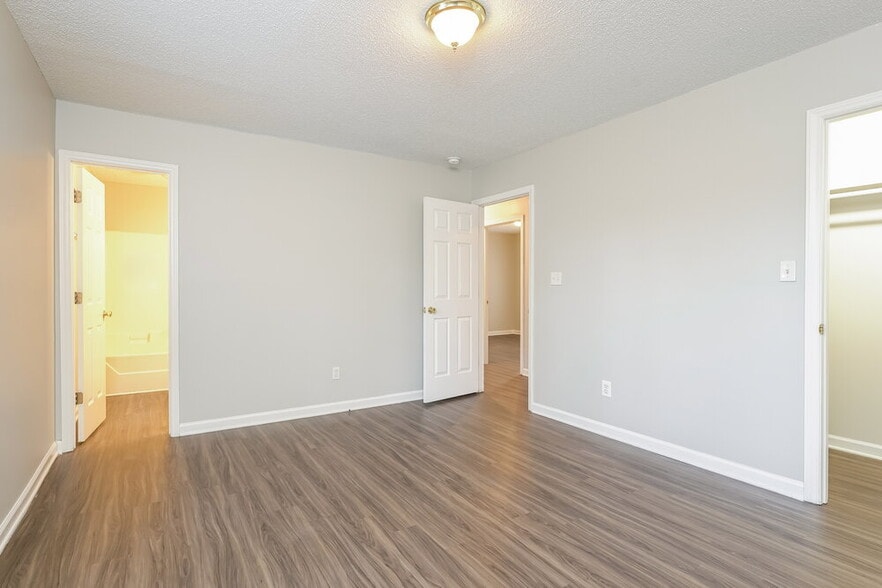 Building Photo - 104 James Ave