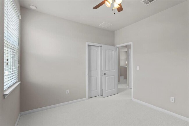 Building Photo - 405 Rhetoric Way
