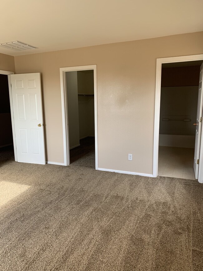 Building Photo - 6796 S Parliament Dr