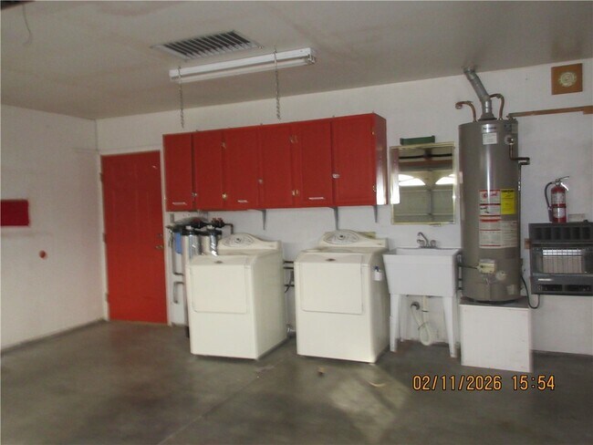 Building Photo - 3910 Lindsey Ave