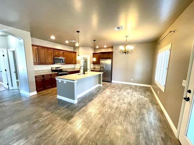 Building Photo - Beautiful 3 Bedroom Home in Central Kingman!