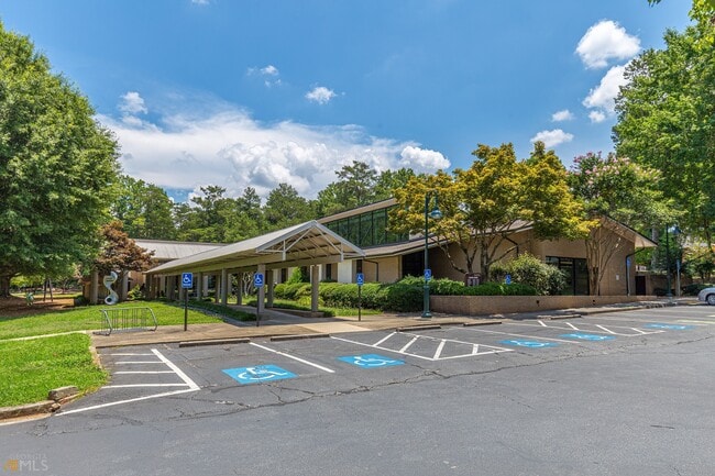 Building Photo - 300 Johnson Ferry Rd