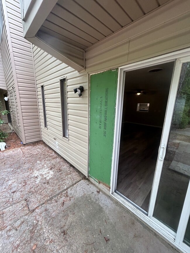 Building Photo - 240 Jamil Rd