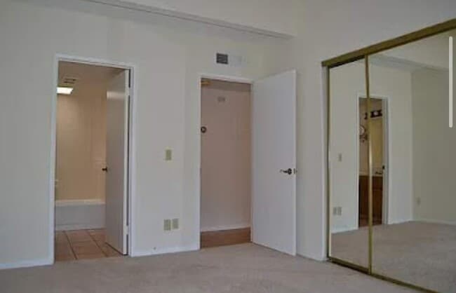 Building Photo - MUST SEE!! Stunning Two Bedroom Three Bath...