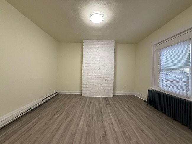 Building Photo - Updated 4BR House now showing!