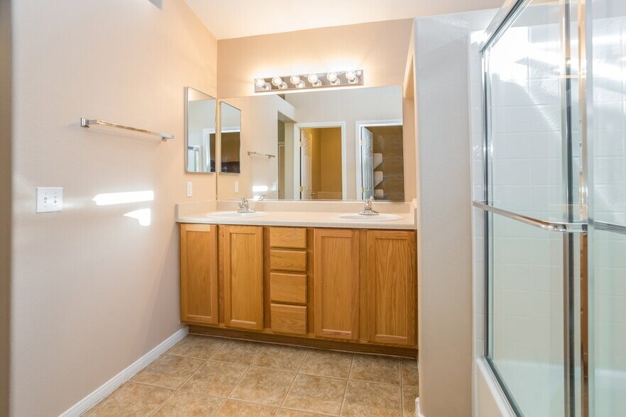 Building Photo - 9476 Plover Falls Ave