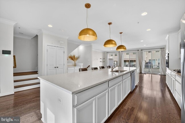 Building Photo - 5303 Greenwich Cir